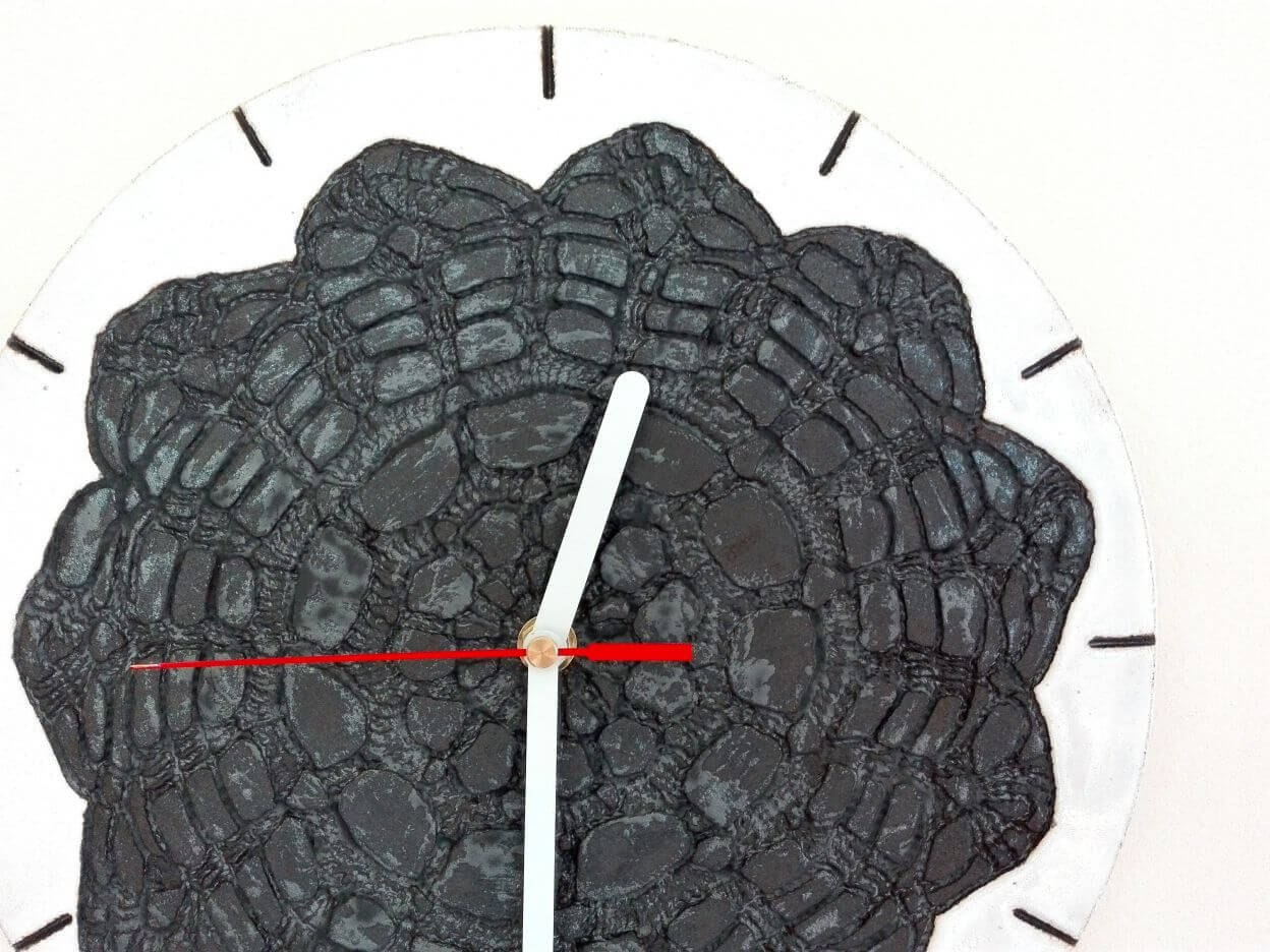 zegar czarna koronka