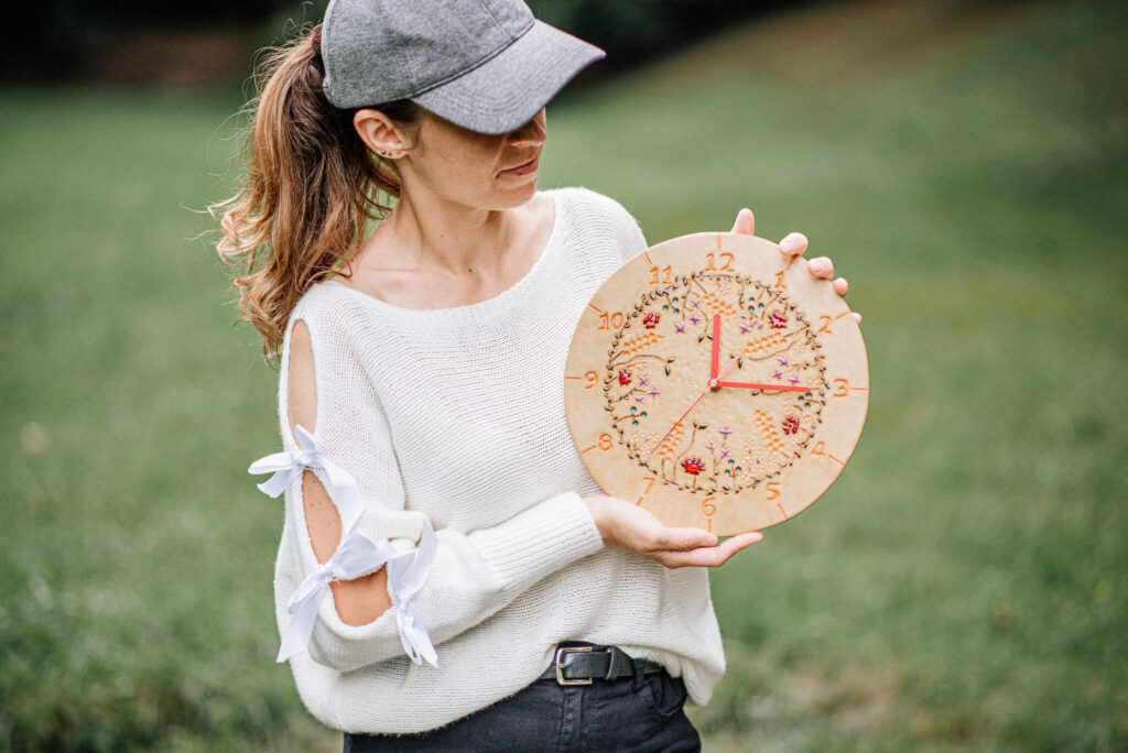 Zegar ścienny wiejski wianek