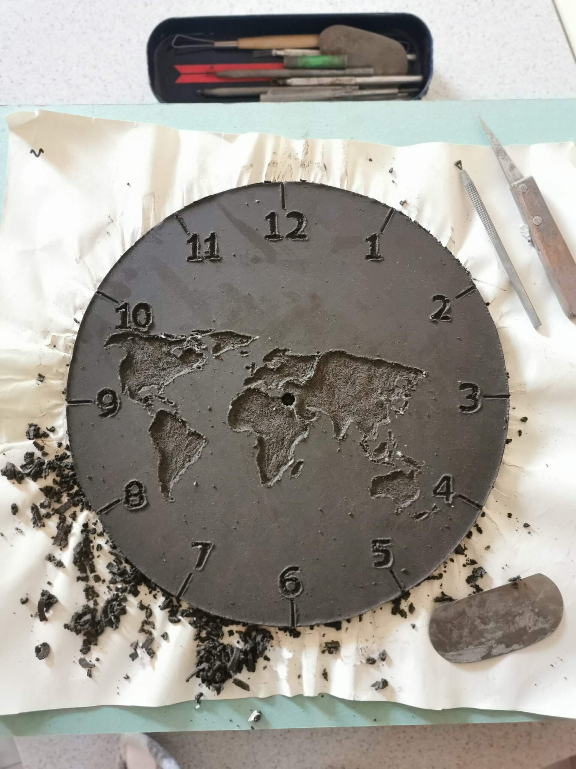 zegar mapa świata ulepiony